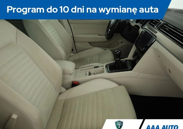 Volkswagen Passat cena 71000 przebieg: 135484, rok produkcji 2016 z Władysławowo małe 277